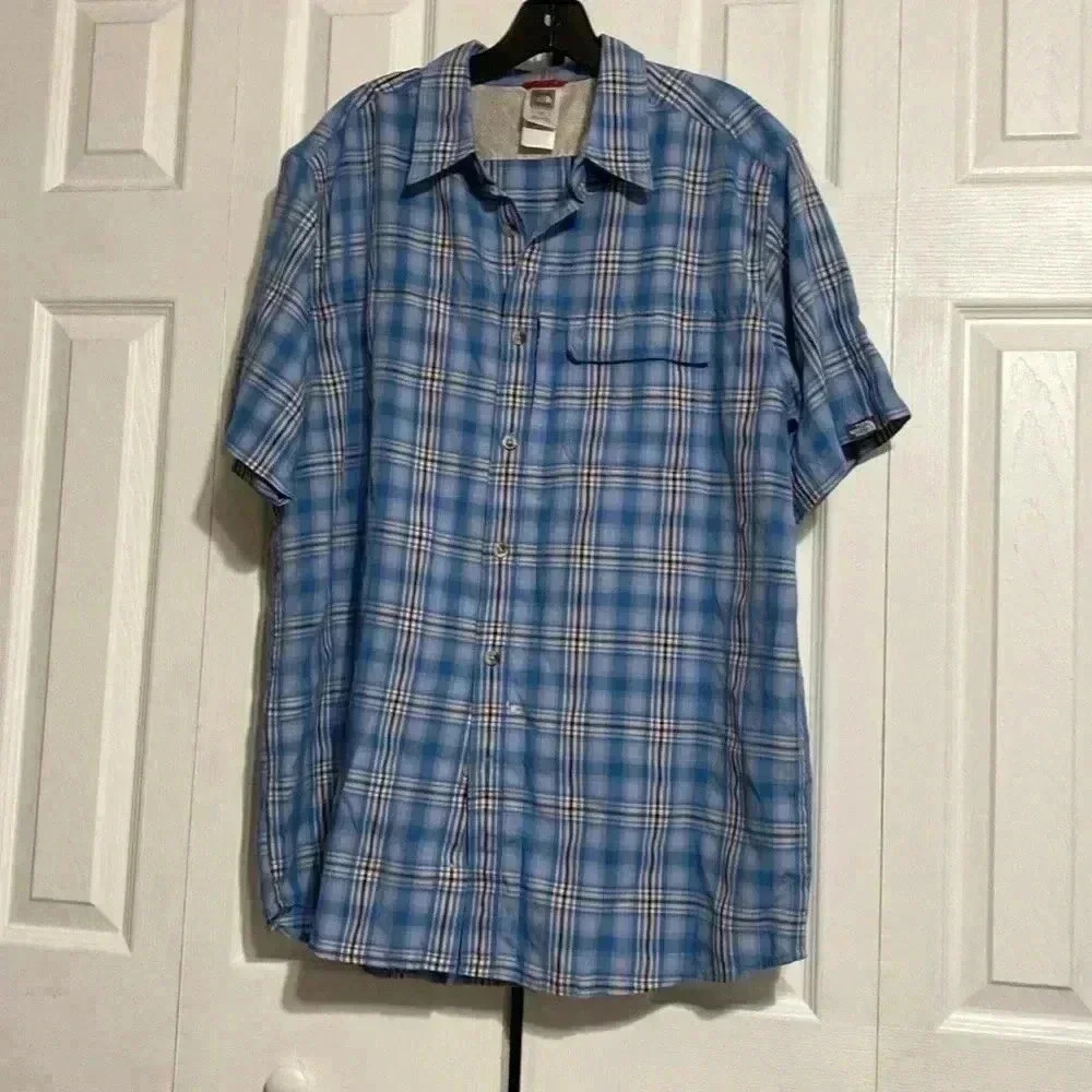 The North face short sleeve plaid button down mens shirt size LARGE